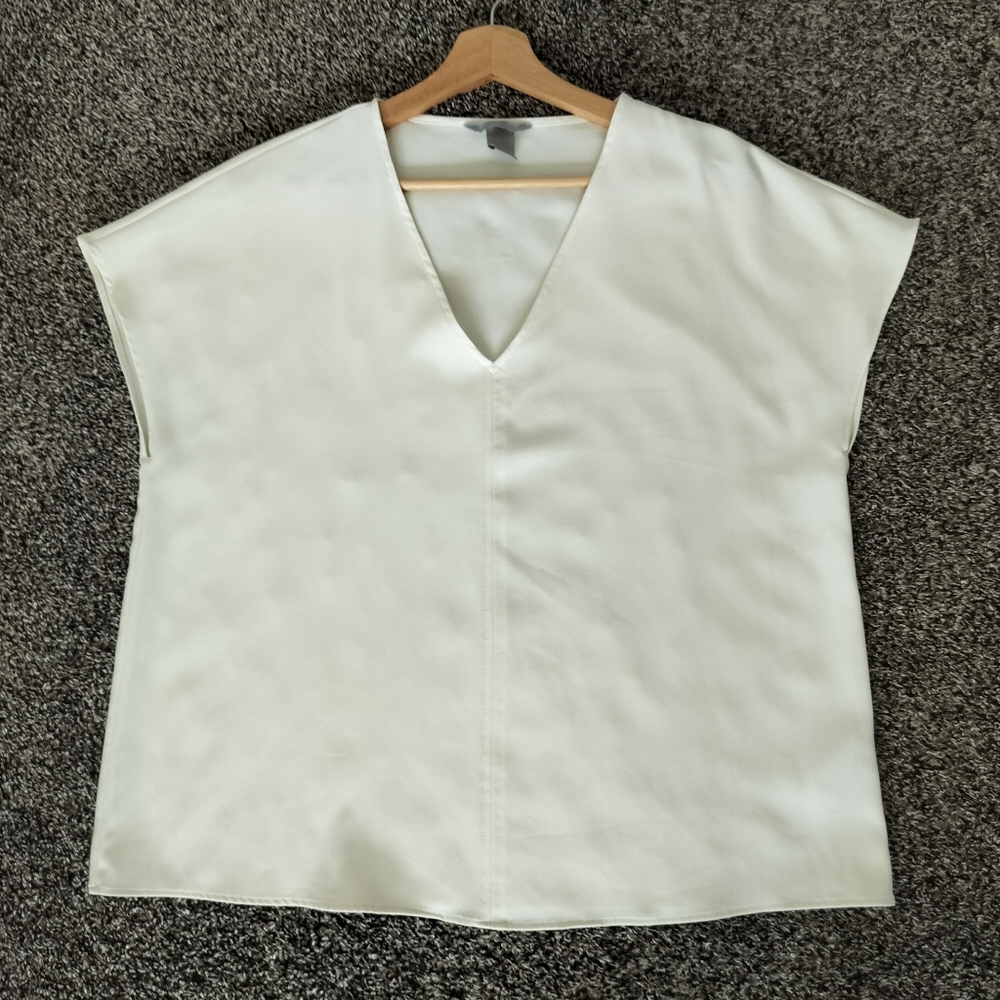 H&M Cream V-Neck Cap Sleeve Blouse